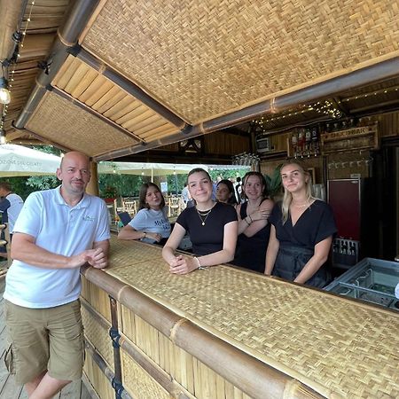 Tonneau Herbergement Insolite Au Camping Des Nieres Ebreuil Εξωτερικό φωτογραφία