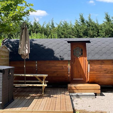 Tonneau Herbergement Insolite Au Camping Des Nieres Ebreuil Εξωτερικό φωτογραφία