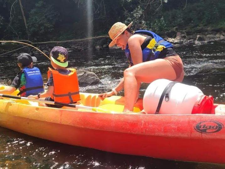 Tonneau Herbergement Insolite Au Camping Des Nieres Ebreuil Εξωτερικό φωτογραφία