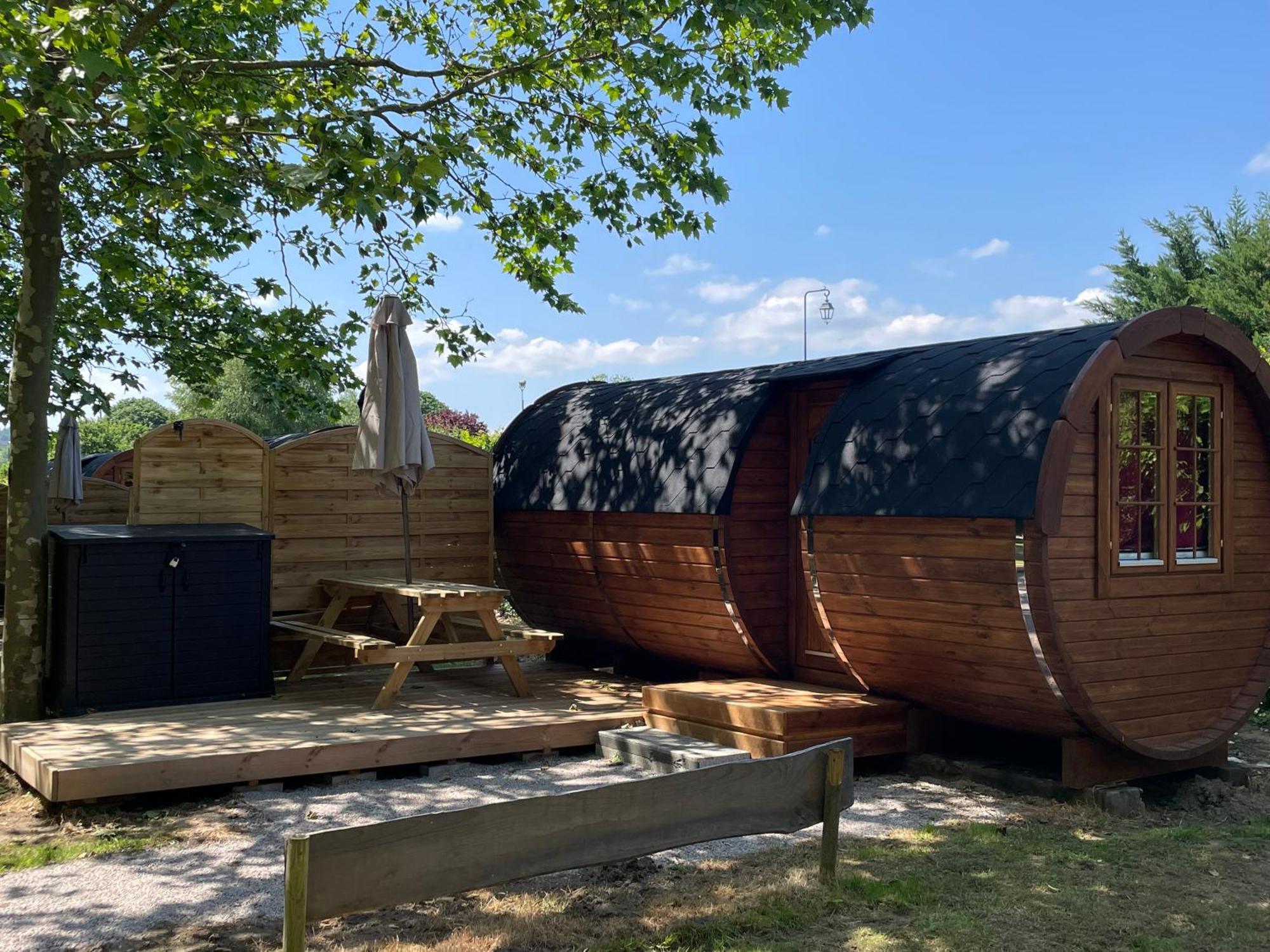 Tonneau Herbergement Insolite Au Camping Des Nieres Ebreuil Εξωτερικό φωτογραφία