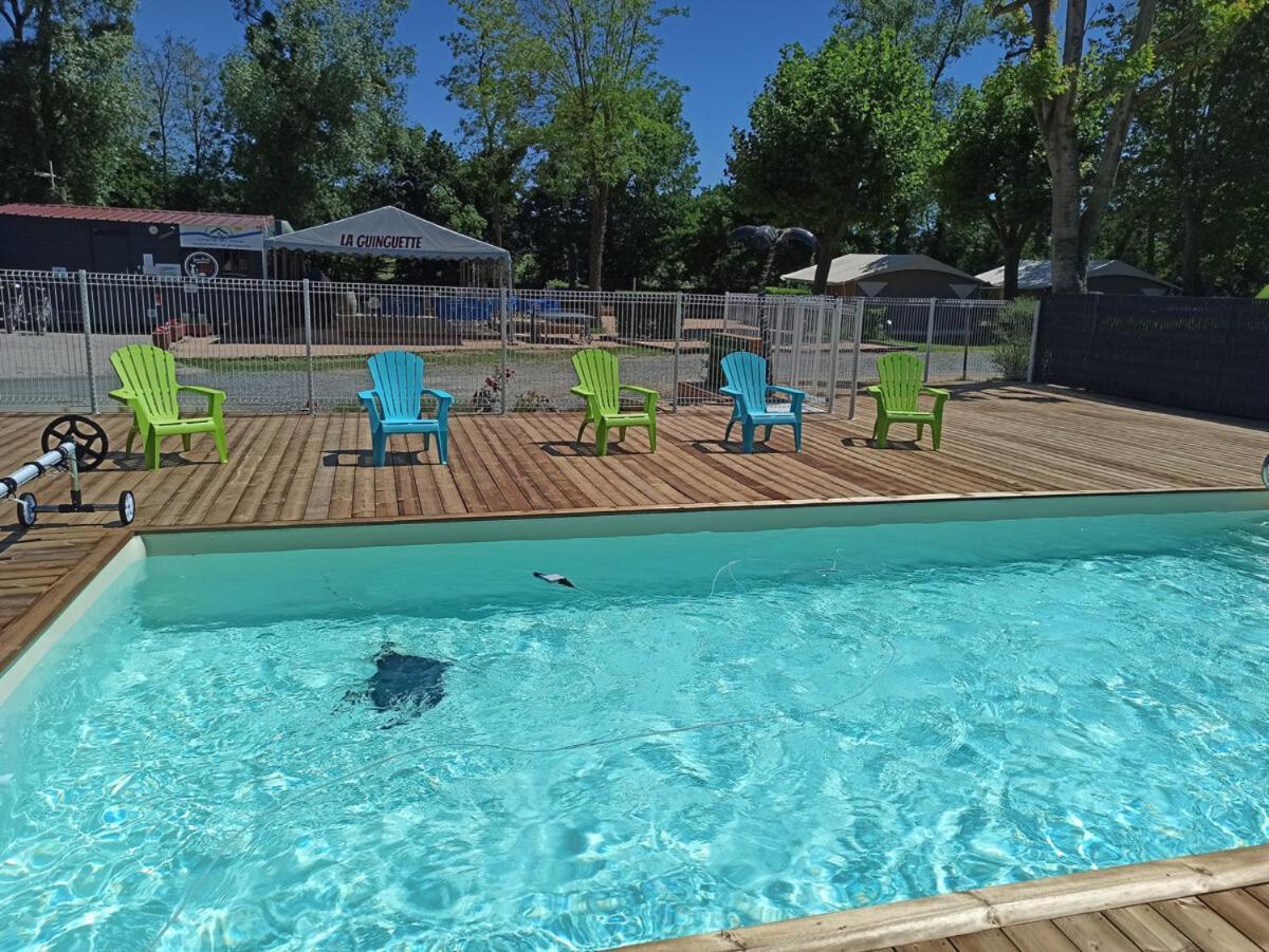 Tonneau Herbergement Insolite Au Camping Des Nieres Ebreuil Εξωτερικό φωτογραφία